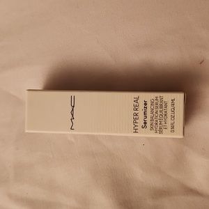 MAC hyper real serumizer